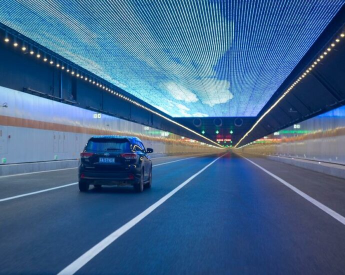 Кина го отвори најдолгиот  тунел под езеро, кај нас автопат СЕДУМ години се прави (Фото и Видео)