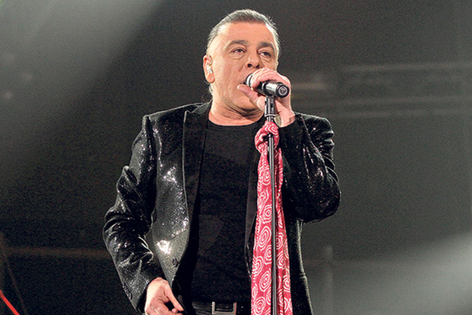 Аки утрово се јавил кај пријател во Македонија, се договориле да го пречека на скопскиот аеродром