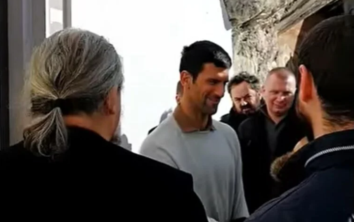 Ноле го посети Острог! Најдобриот тенисер во светот снимен на светото место (Видео)