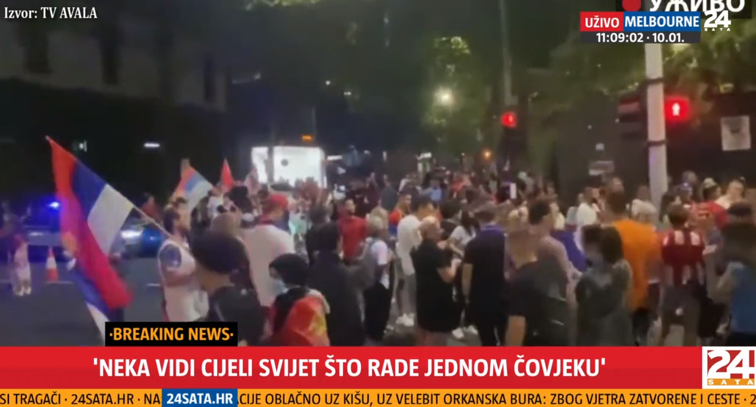 ВО ЖИВО ОД МЕЛБУРН! Фановите го бранат НОВАК, хаос на улиците и брутални интервенции на полицијата во Мелбурн