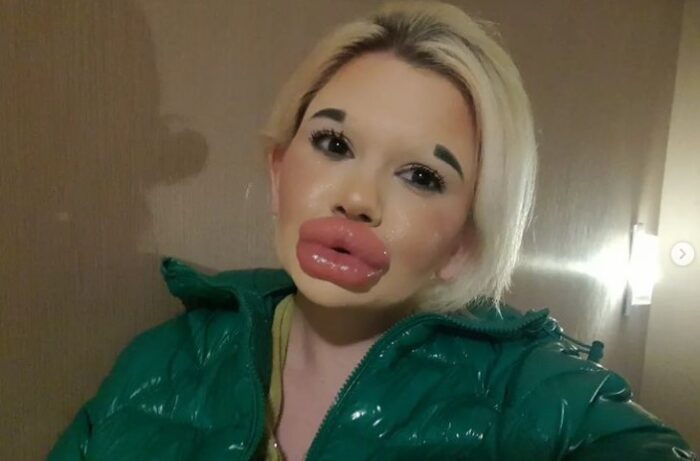 САКАЛА ДА ЛИЧИ НА БАРБИКА: Бугарка направила 26 пластични операции (ФОТО)