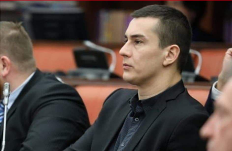 He ми се јавувајте за пpoтеkции и јас ако не пратам СМС, нека ми стават шепа – еве што напиша новиот директор на ЈП Паркинзи