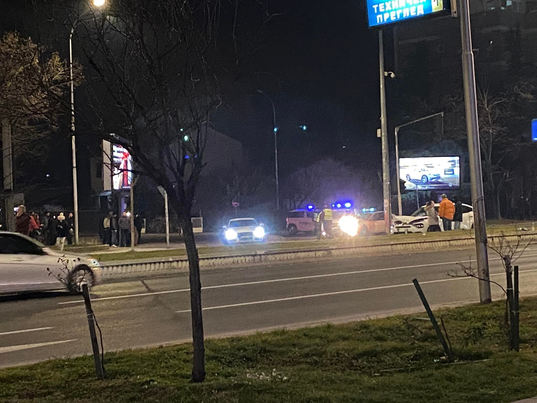 ВОЗАЧОТ НЕ ЈА ПОКОСИЛ САМО 24 ГОДИШНАТА ДЕВОЈКА – во болница со тешки повреди пренесено и момче