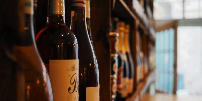 (Видео) 90000 денари за скапи пијалоци: Што пиел Петре Шилегов на забавите организирани од парите на скопјани?