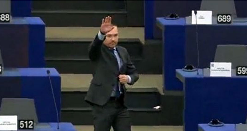 Џамбаски се правда за нацистичкиот поздрав: Тоа беше невино мавтање