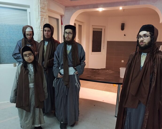 (Видео) Еврејската група која се наоѓа во Скопје: Не ни даваат да се движиме, нè чуваат под контрола, не ни даваат да зборуваме со медиумите