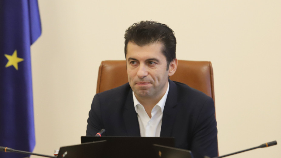 (Видео) Би-Би-Си го “нокаутираше” Петков: Барате права за Бугарите, а не им ги давате истите на Македонците