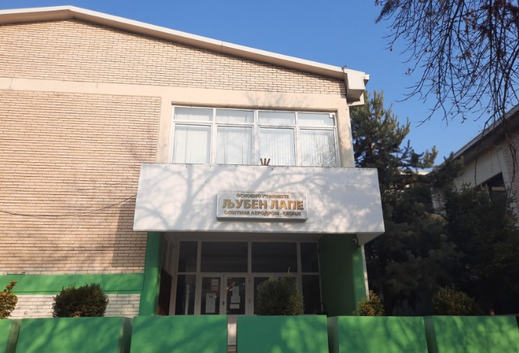 Наставничка по математика им викала на децата дека се грди и инвалиди: Родителите бојкотираат настава, директорката си поднесе оставка