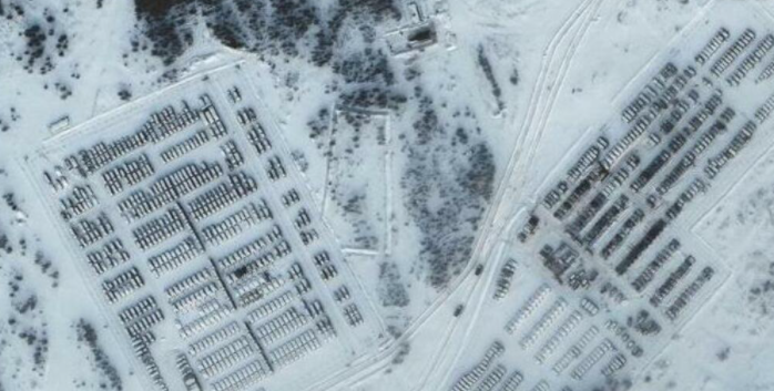 (Видео) Русите доаѓаат: Сателитски снимки откриваат дека руските трупи опасно се приближуваат до украинската граница