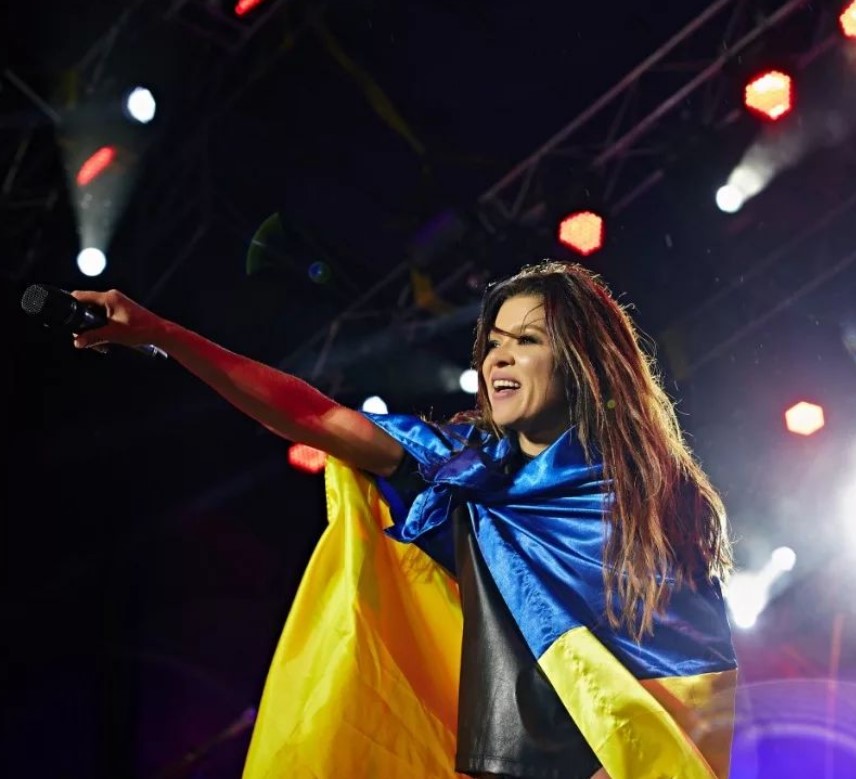 Поранешната победничка на Евровизија Руслана се огласи – Имаше што да му порача на својот народ молејќи се на колена