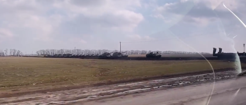 (Видео) Русите доаѓаат: Голем број руски трупи на пат за Украина