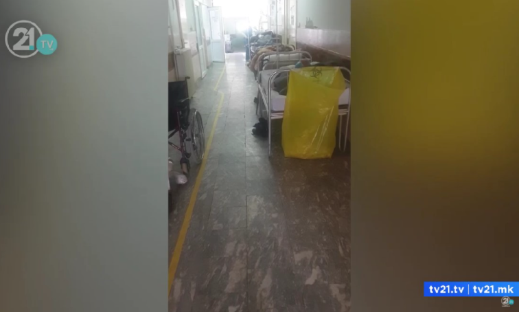 (Видео) Нема место во болницата: Во Куманово инфузија се дава во ходници