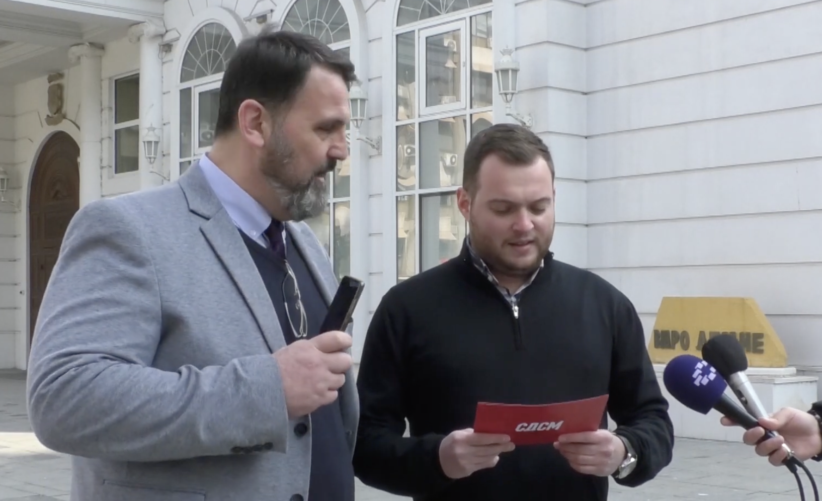 (ВИДЕО) Стоилковски упадна на пресот за „Титаник“: Дечко како направи четири милиони, кај ти е Ден Дончев бе братче?