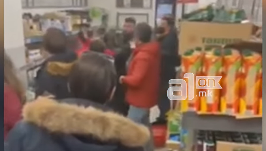 Тепачка во КАМ маркет: Купувач истепа касиер! (ВИДЕО)