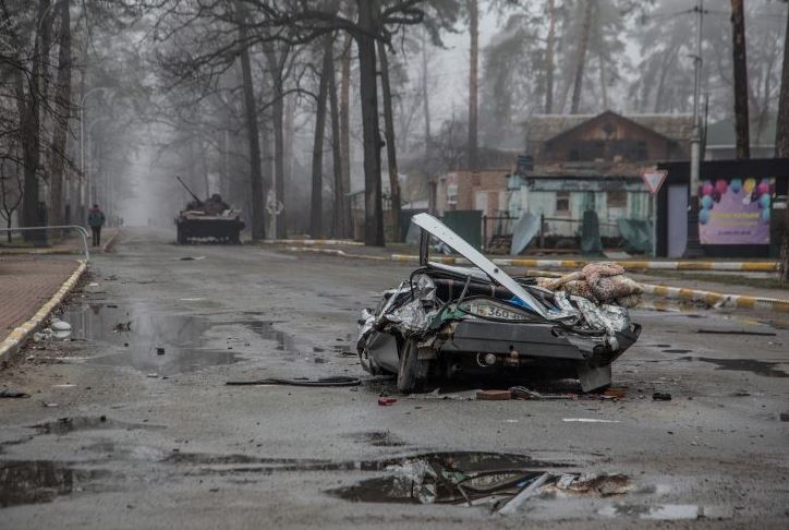 Пронајдени тела во МАСОВНА ГРОБНИЦА во БУЧА, западот обвинува, Русија негира