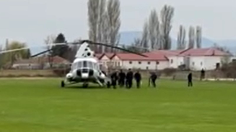 (Видео) ПЕТКОВ СО ХЕЛИКОПТЕР ВО БИТОЛА: Уааа, гробари, свирежи кон делегацијата од Бугарија