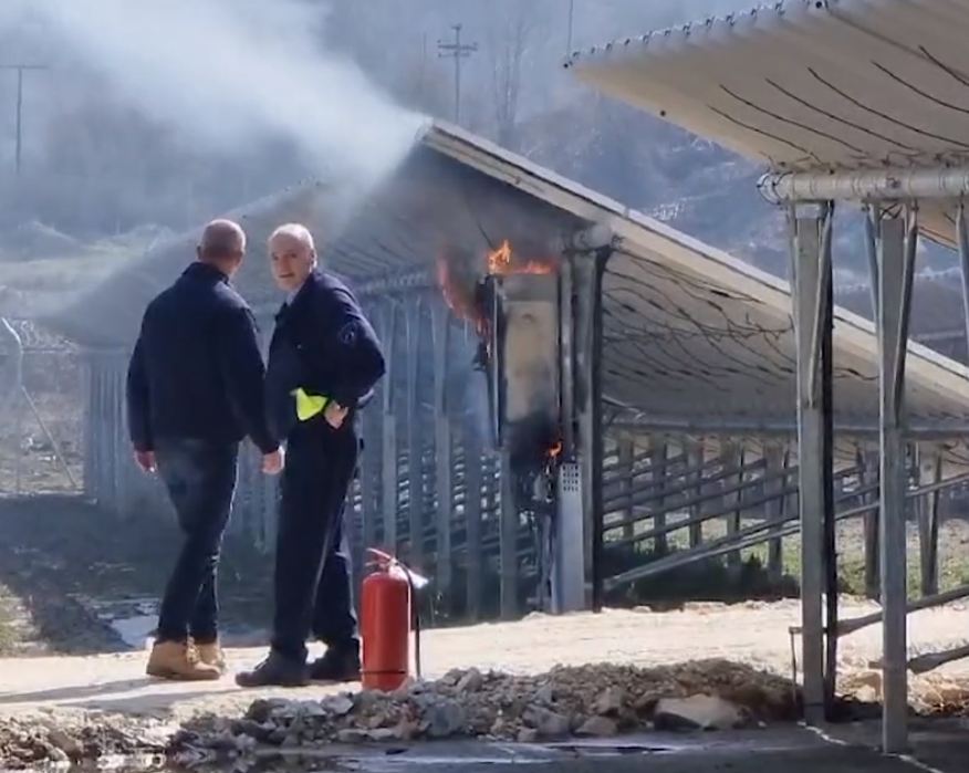 Пред да стигне премиерот – изби пожар кај фотонапонската електрана „Осломеј“ (ВИДЕО)