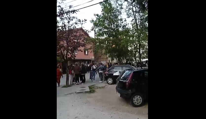 Бунт во СОНК: Незадоволни наставници се собираат пред седиштето на синдикатот