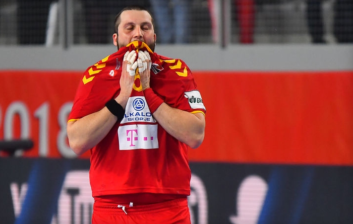 Стоилов: Ми беше голема чест да ги бранам боите на Македонија