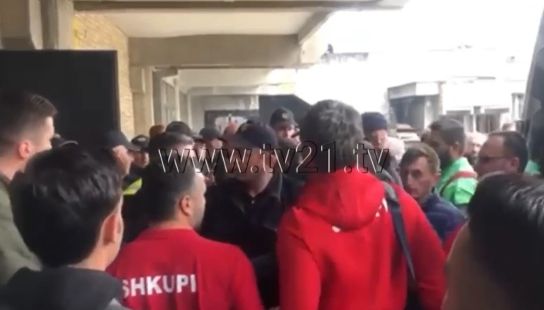 Повреден играч на ФК Шкупи во Тетово (Видео)