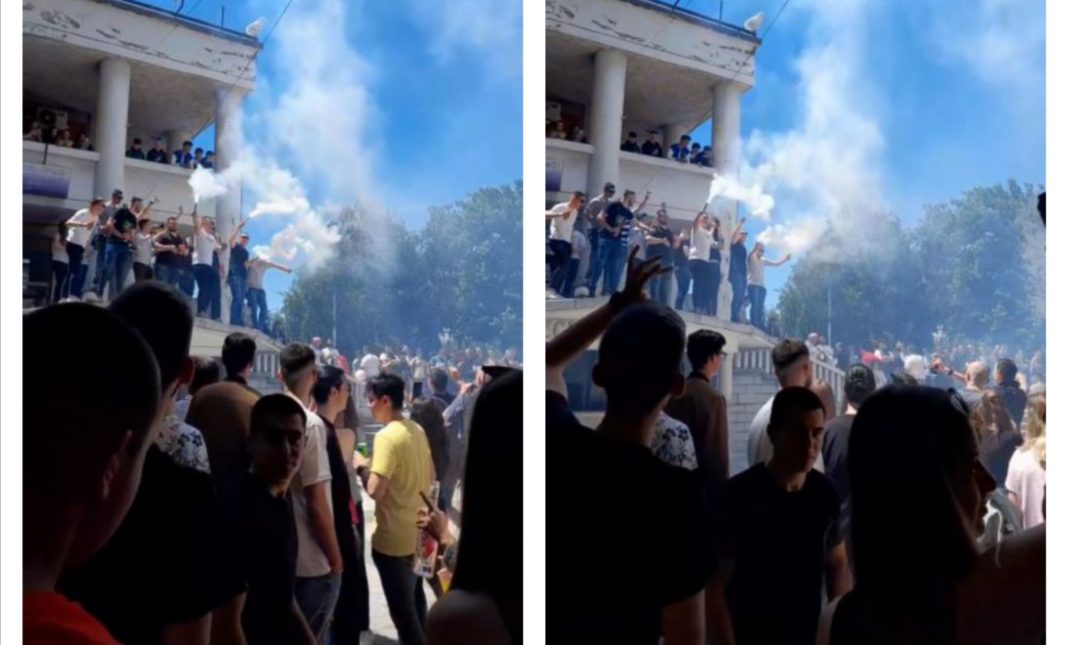 Матурантите од прилепската гимназија го кренаа цел град на нозе (Видео)