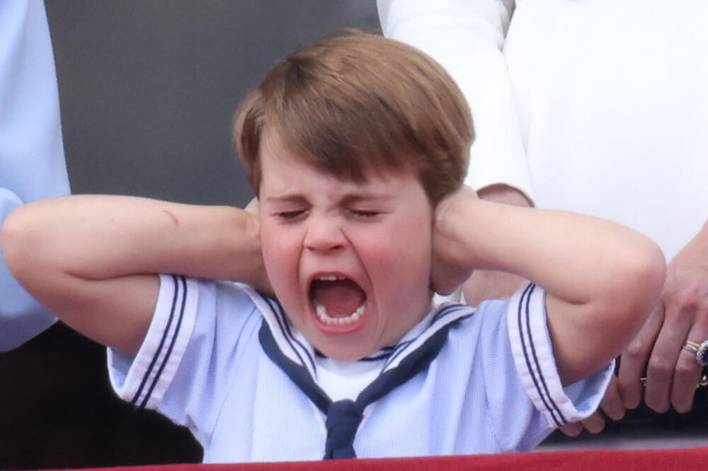 Принцот Луис вриштеше на јубилејот на кралицата Елизабета – Оваа фотографија стана вирален хит (Фото)