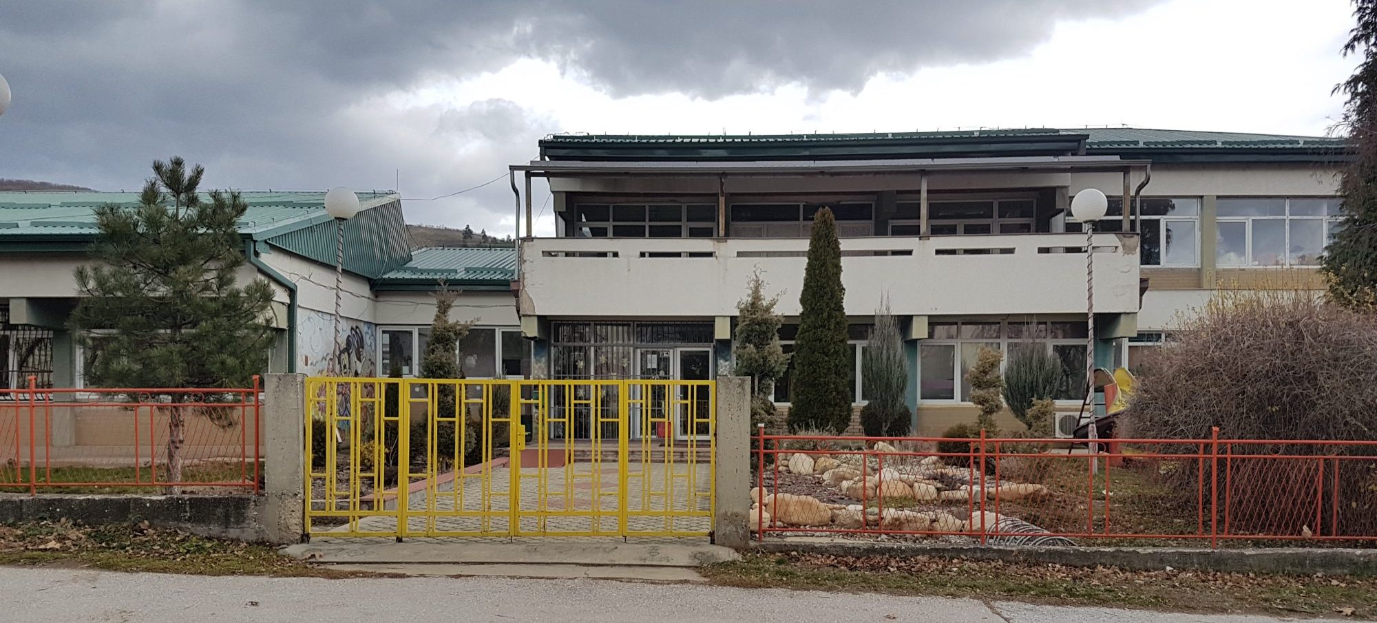 ПЕКОЛ ВО ДОМОТ ЗА ДОЕНЧИЊА И ДЕЦА ВО БИТОЛА – пијана вработена врзала дете во вреќа за спиење и го прицврстила за креветот