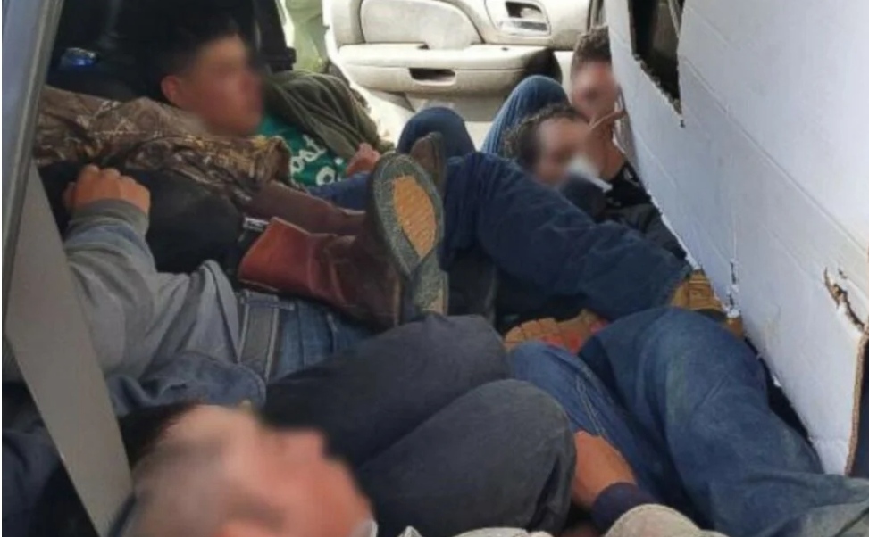 Штипјанец во возилото „НАПИКАЛ“ 13 мигранти, па бегал од полиција