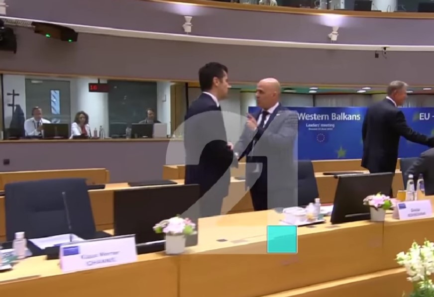 Тензична ситуација во Брисел? – Ковачевски му впери прст на Петков