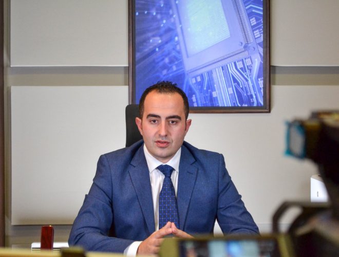 Во цела Македонија нема хартија за свидетелства?!