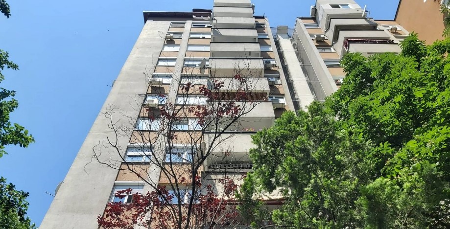 Тенџере со шпагети леташе низ балкон во Капиштец!