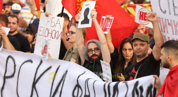 Апасиев: Малолетници фрлале јајца – 15 притвори, Учки пукаат кон толпа – 1 притвор!? СРАМ сте за цела правна фела!