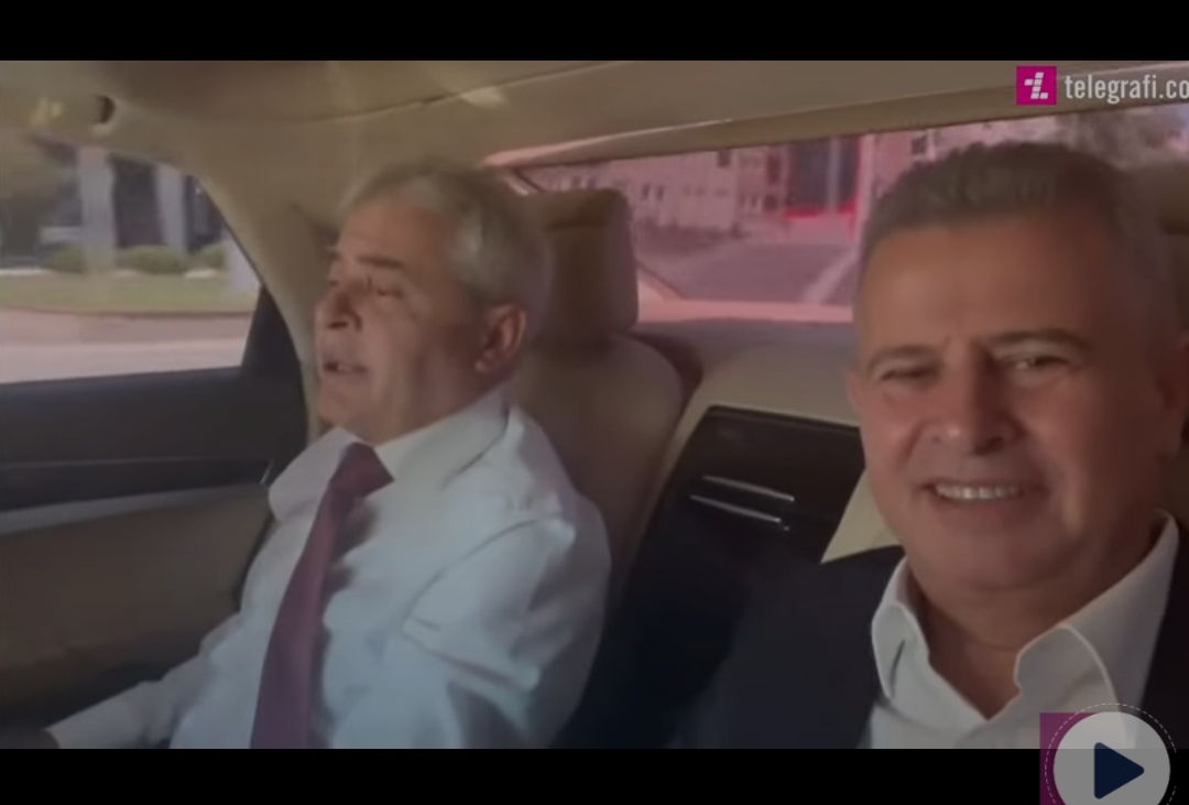 (ВИДЕО) Ахмети пее во автомобил