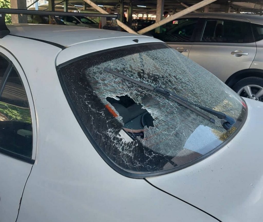 (Фото) Масакр во катната гаража позади „Буњаковец“: Искршени околу 20 автомобили