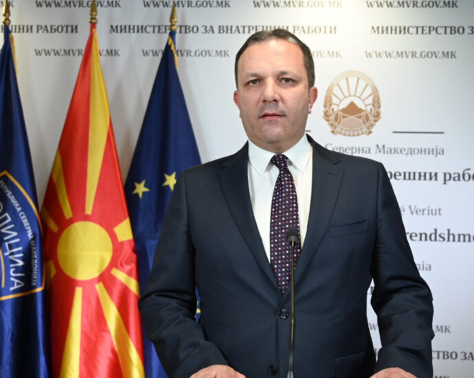 Спасовски ќе ги посети во болница повредените полицајци