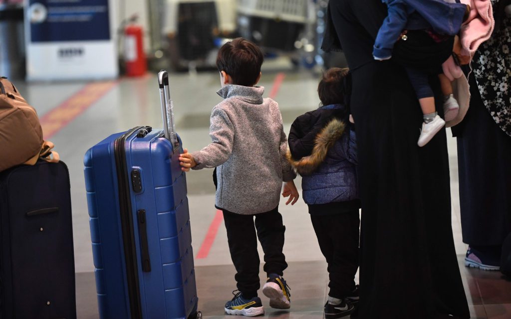 Oстанавме сами: Последните Авганистанци ја НАПУШТИЈА Македонија