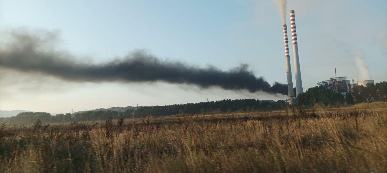 Застрашувачки фотографии од РЕК Битола: Воздух ли е или смрт?!