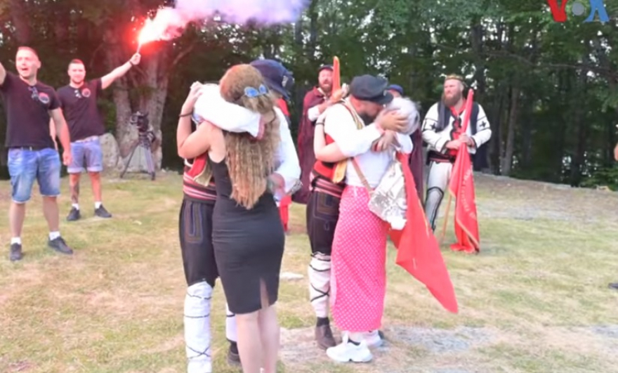 Двајца комити на Мечкин камен ги запросија своите девојки