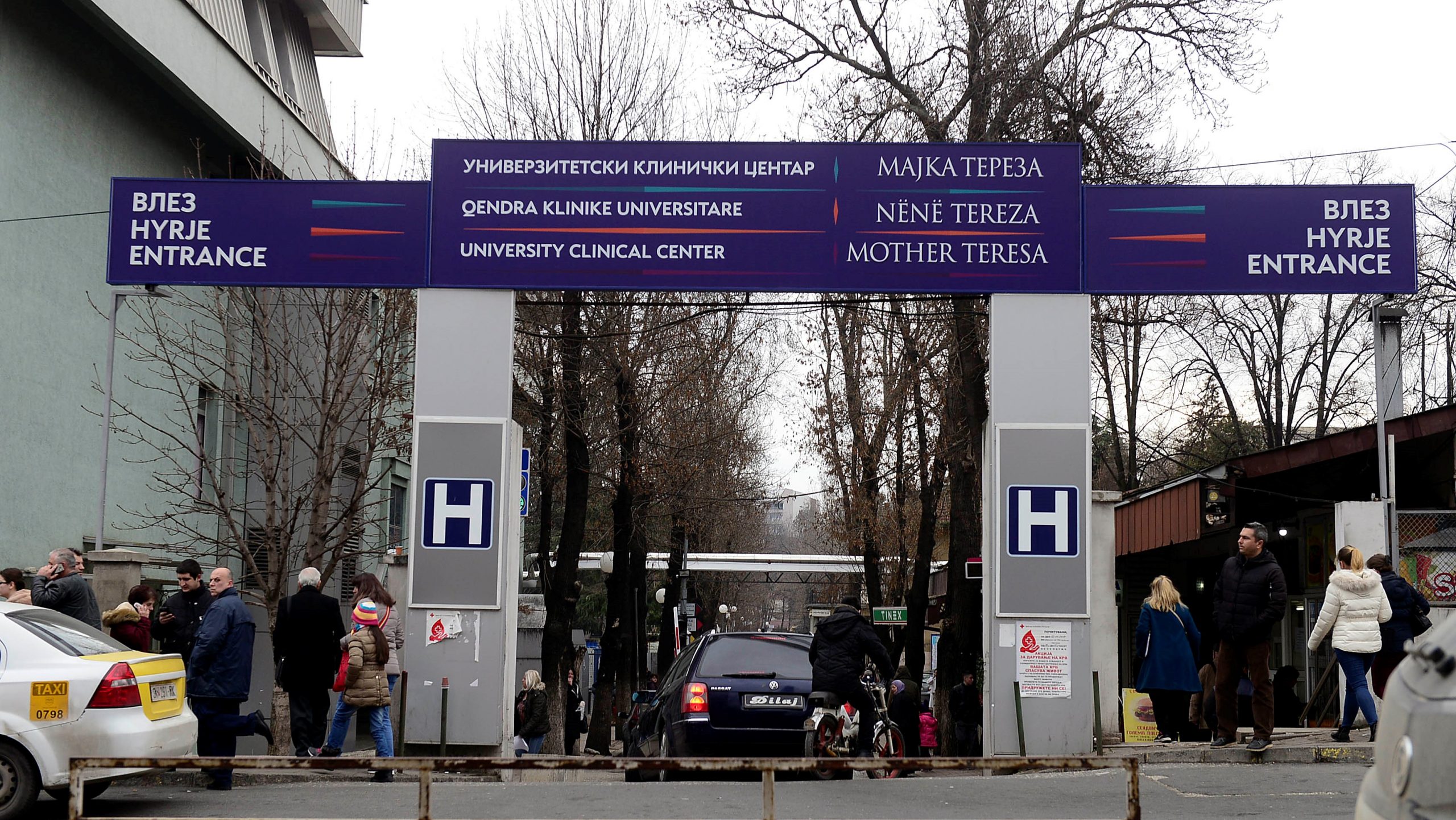 Страшен инцидент на скопската клиника: 16 годишнo девојче се фрли од прозор