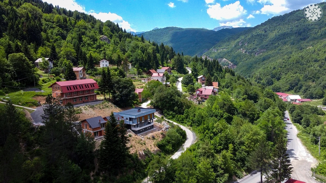 ТРНИЦА ХИЛС: Помошник министер, пратеничка, актери, политичари… со ДИВОГРАДБИ на ДРЖАВНИ ПАРЦЕЛИ !