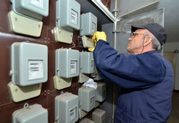 Плаќајте си вие сметки: Годишно во Скопје се КРАДЕ СТРУЈА во вpeднocт од 50 МИЛИОНИ ЕВРА!