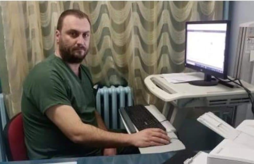 Наместо признание, обвинение: Докторот кој сам ги вадеше пациентите од пламените јазици обвинет за пожарот во модуларната болница!