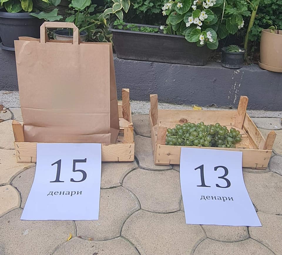 Една хартиена ќеса чини повеќе од килограм грозје!