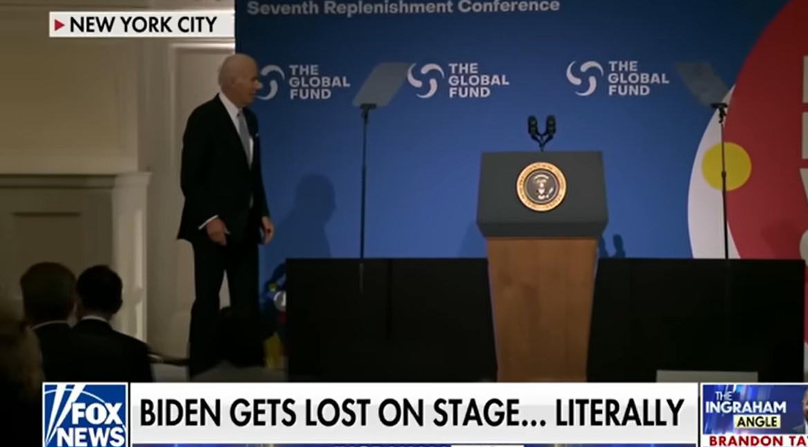 „Џо Бајден е целосно изгубен на сцената. Страшно и тажно“ (Видео)