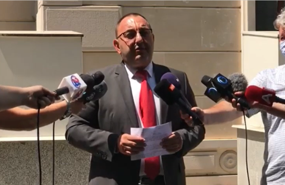 Бислимовски за штедењето: На работа се качувам по скали, не го користам лифтот