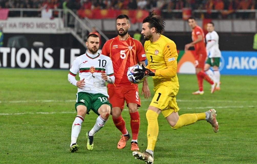 Екс бугарски министер бара казна за Македонија поради свирежите на химната