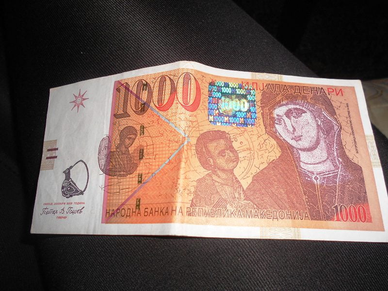 Илјадарката не може да наполни ни половина кесе од продавница