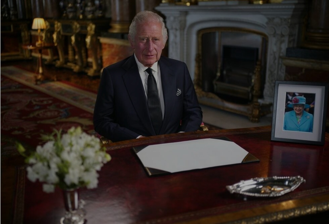 КРАЛОТ НИКОГАШ НЕ РУЧА, а секој ден ова го прави со Камила