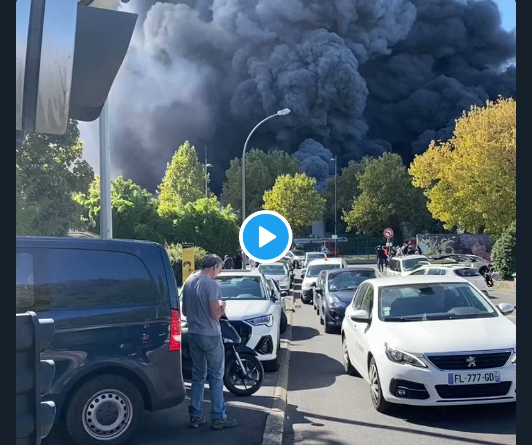 ВИДЕО: Голем пожар во Париз, гори најголемиот пазар во светот