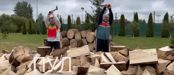 Лукашенко цепеше дрвја – Нема да дозволиме нашите браќа во Европа да смрзнат (Видео)